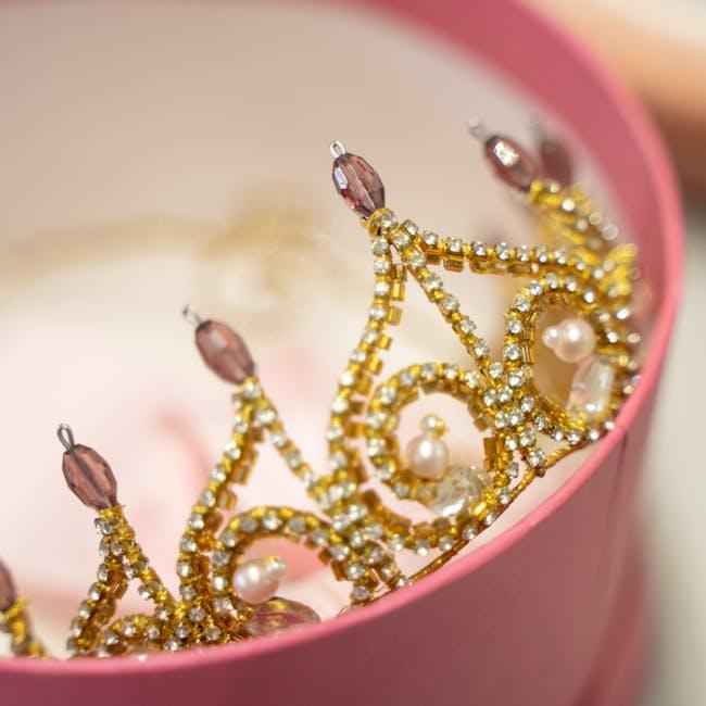 Building a Community: Lessons⁤ from ⁢the Fans of the Crown Jewel Channel