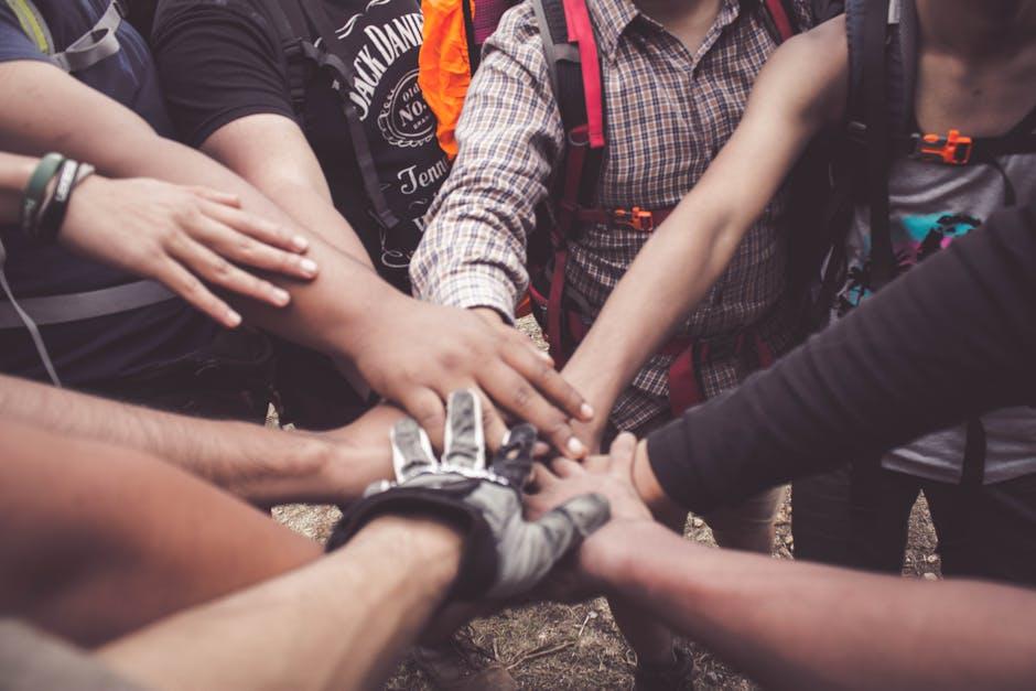 Building Community Beyond the Screen: Connections in ⁣Solitude
